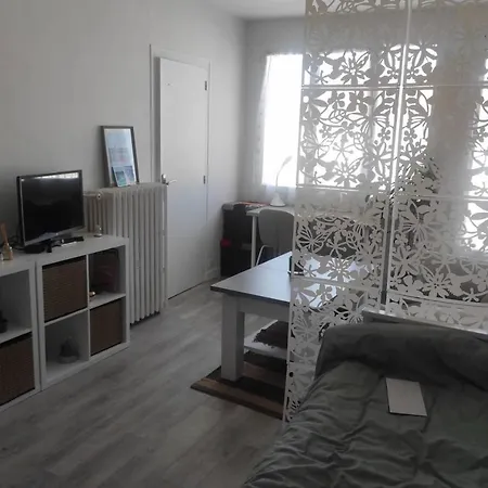 And Bright Studio In The Porte Royale Area Apartment