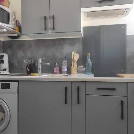 Apartment And Bright Studio In The Porte Royale Area *