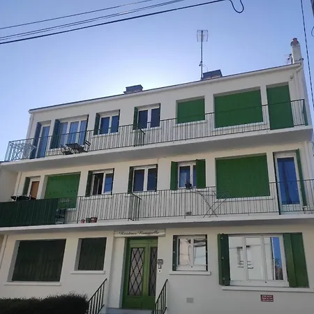 And Bright Studio In The Porte Royale Area *